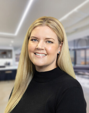 woman-wearing-black-shirt-in-office